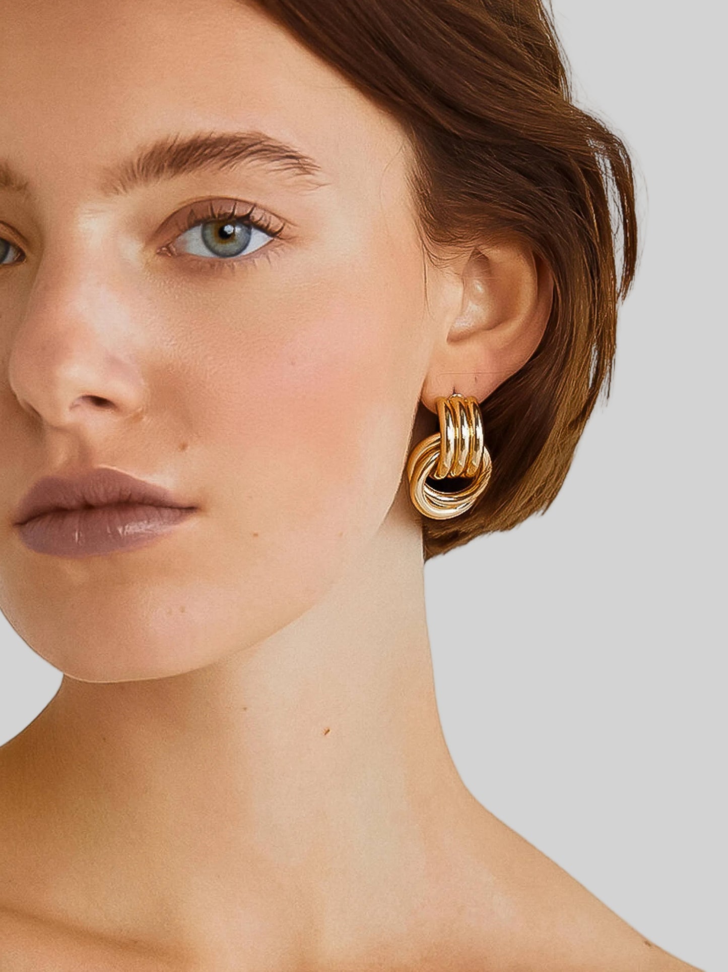 Wanda Classic Hoop Earring