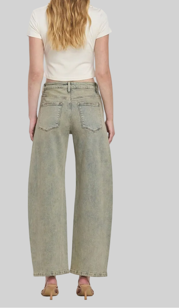 Curvy Barrel Jeans