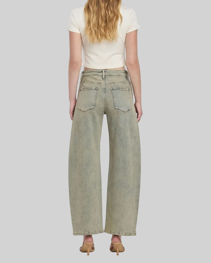 Curvy Barrel Jeans