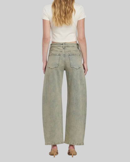 Curvy Barrel Jeans