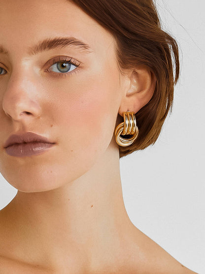 Wanda Classic Hoop Earring